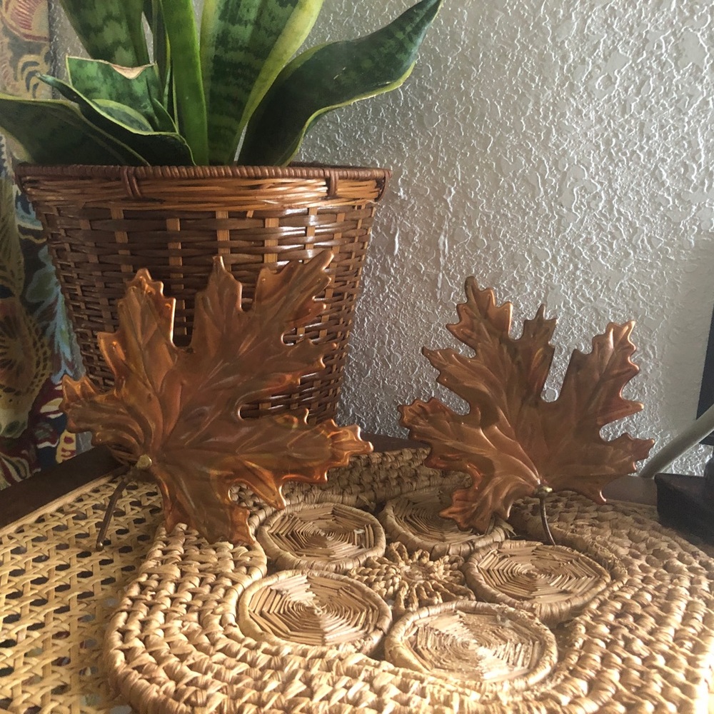 Pair of Detailed Brass Maple Wall Leaves - Picture 1 of 13